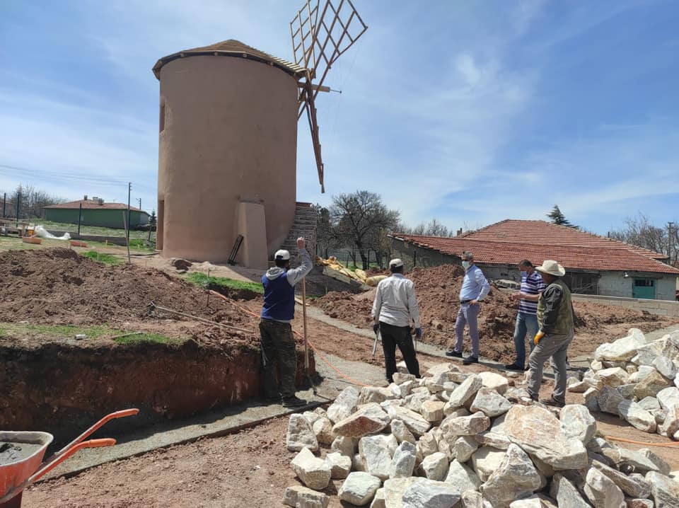 Her Şey Sevmek ve İnanmakla Başlar.