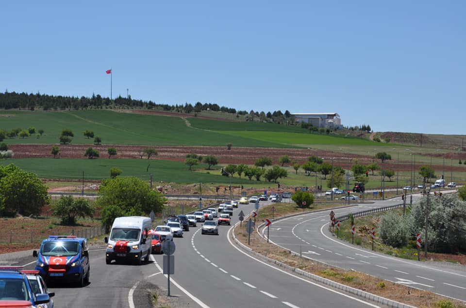 Her Şey Sevmek ve İnanmakla Başlar.