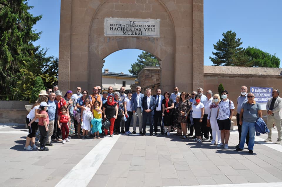 Her Şey Sevmek ve İnanmakla Başlar.