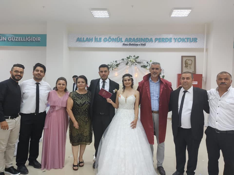 Genç Çiftlerimize Bir Ömür Boyu Mutluluklar Dileriz.