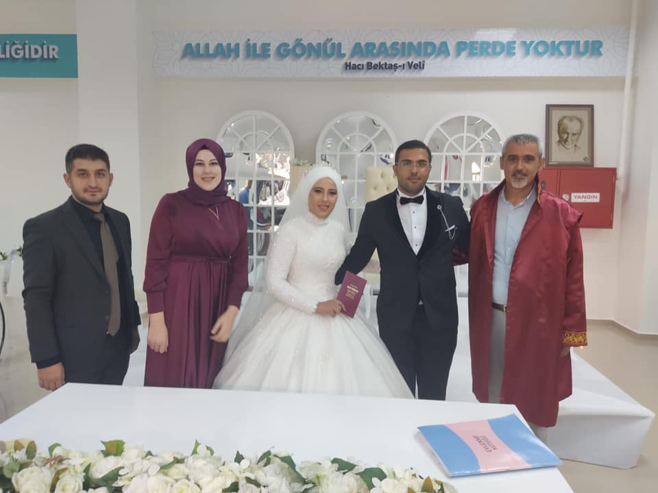 Elif ve Mehmet Emre Çiftlerimize Mutluluklar Dileriz.