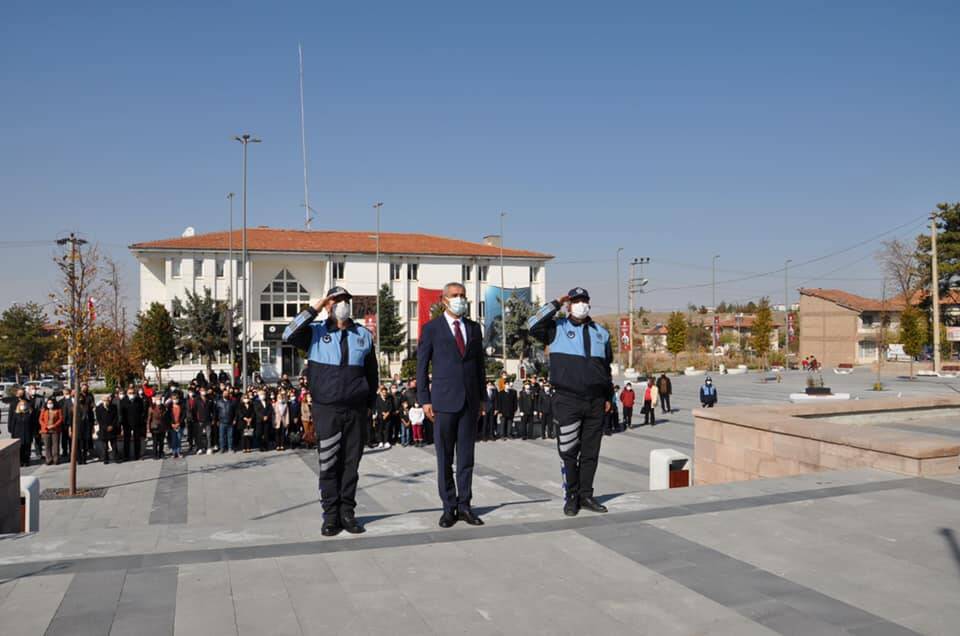 Cumhuriyet Kent Meydanınında Çelenk Sunma Programı
