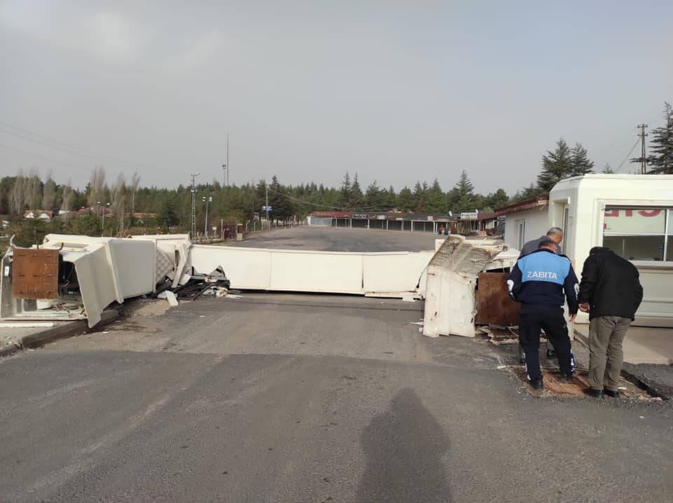 Lütfen mecbur kalmadıkça sokağa çıkmayalım.