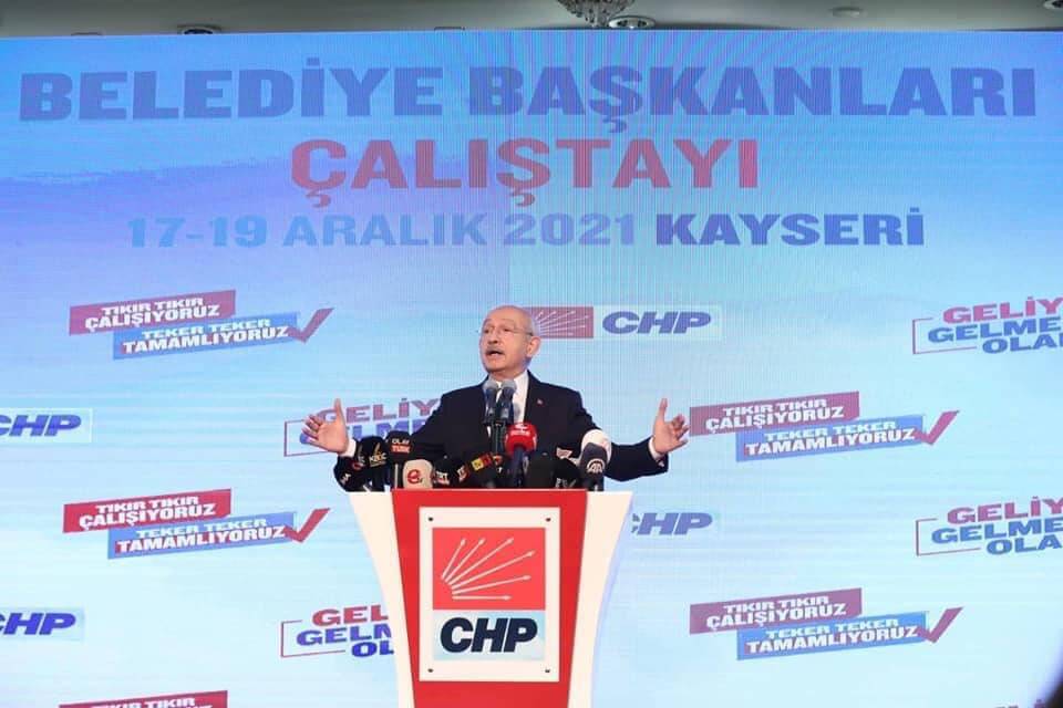 Geliyor Gelmekte Olan.