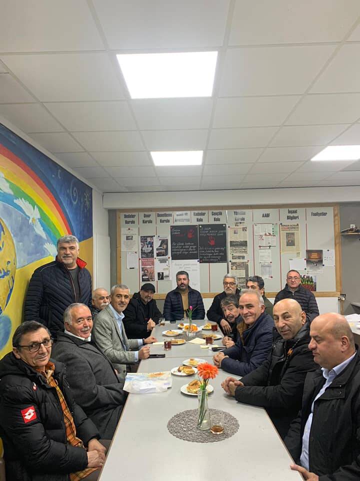 Her Şey Sevmek ve İnanmakla Başlar.