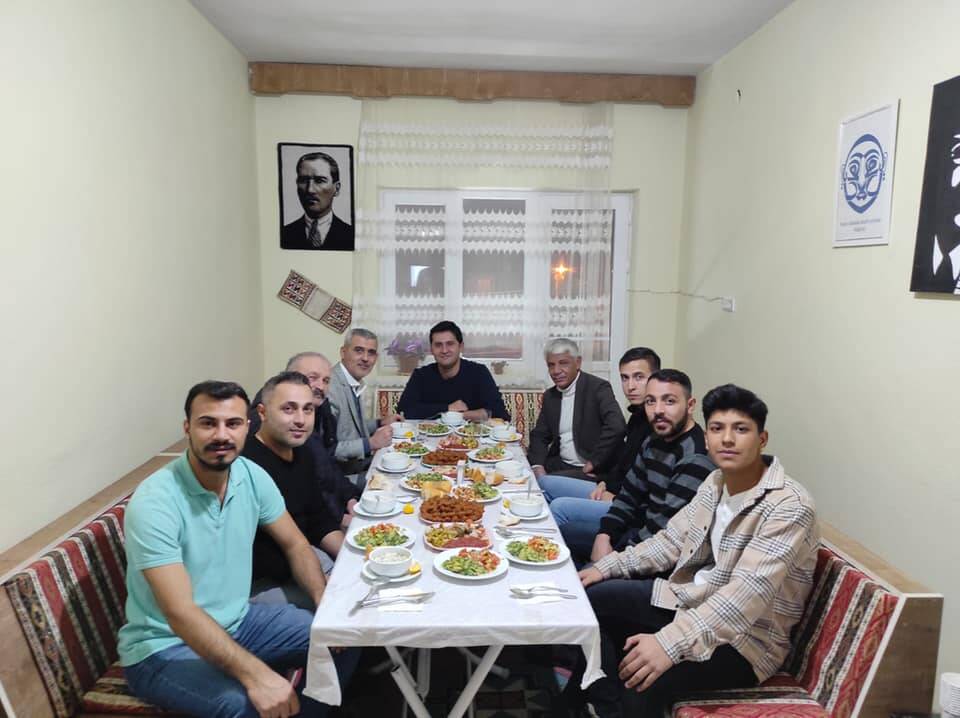 Hacıbektaş Abdallar ve Müzisyenler Kültür Dayanışma Derneği’nin Dost Sofrasında Misafir Olduk.