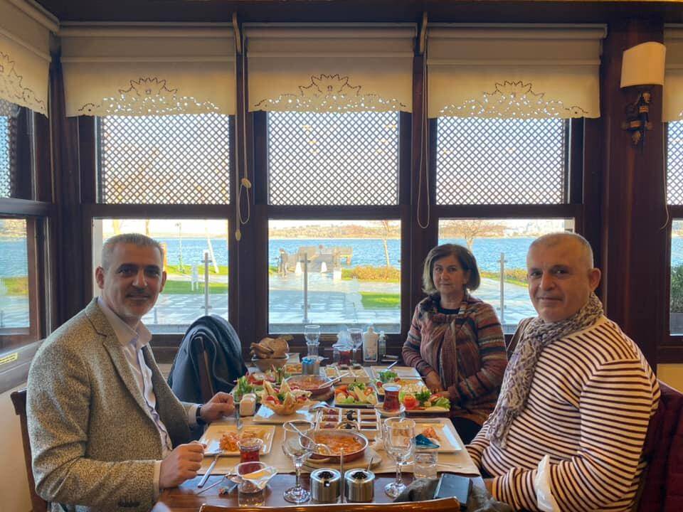 Mansur Güneş ve Sevgili Eşiyle Kahvaltıda Bir Araya Geldik.