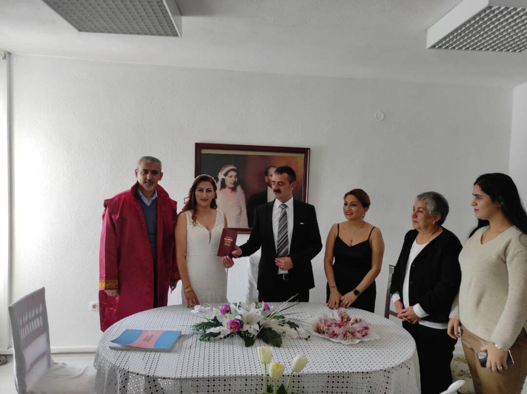 MUTLULUKLAR DİLİYORUZ.