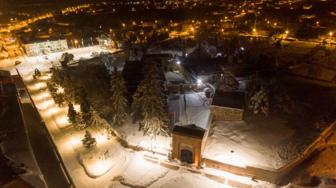Her Şey Sevmek ve İnanmakla Başlar.