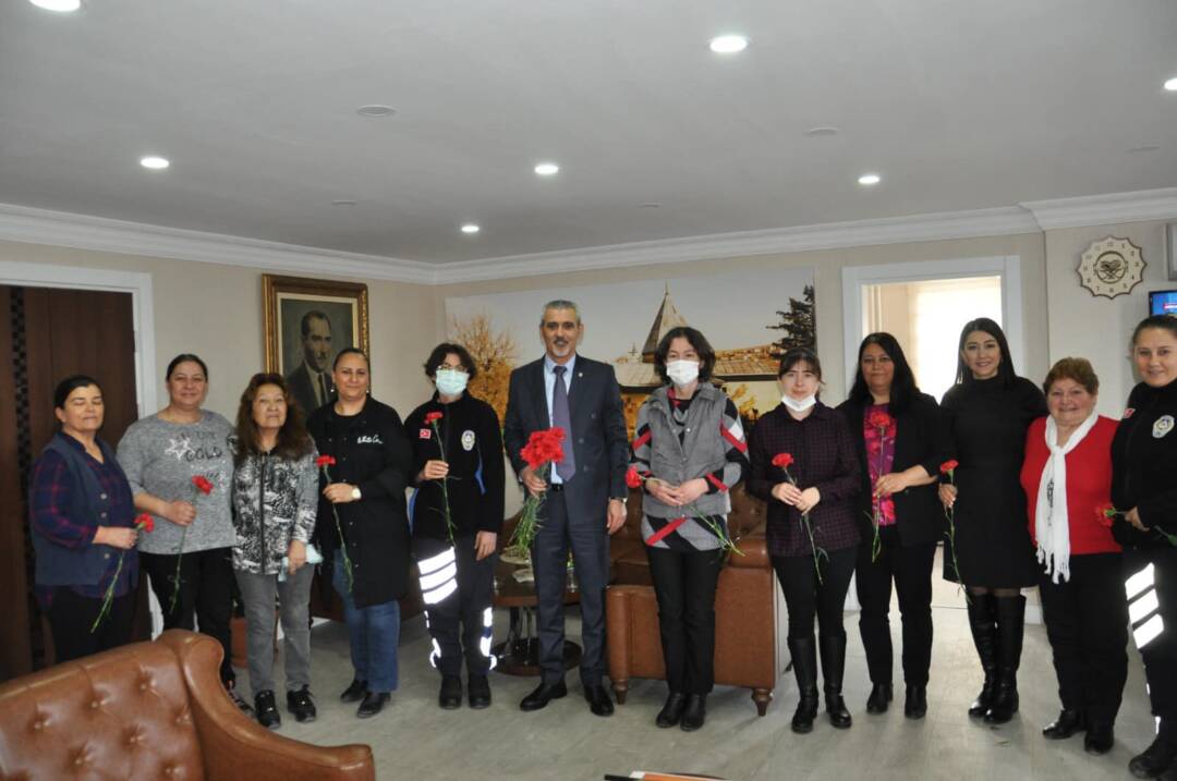 Aster Tekstil Fabrikasında Emekçi Kadınlarımızın 8 Mart Emekçi Kadınlar Gününü kutladık.