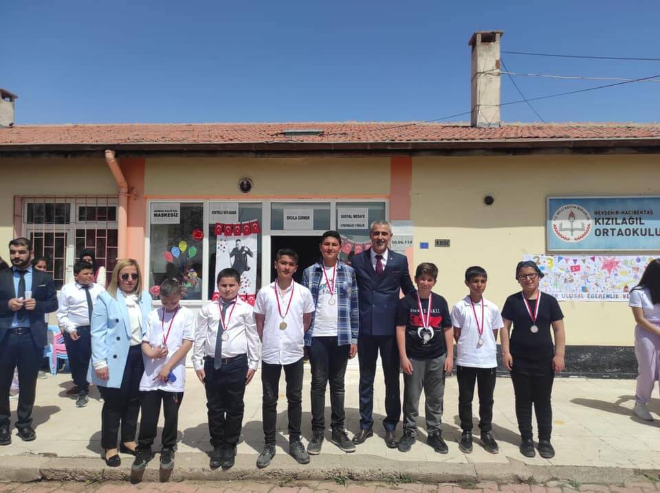 Kızılağıl Ortaokulunda Yapılan 23 Nisan Ulusal Egemenlik ve Çocuk Bayramı