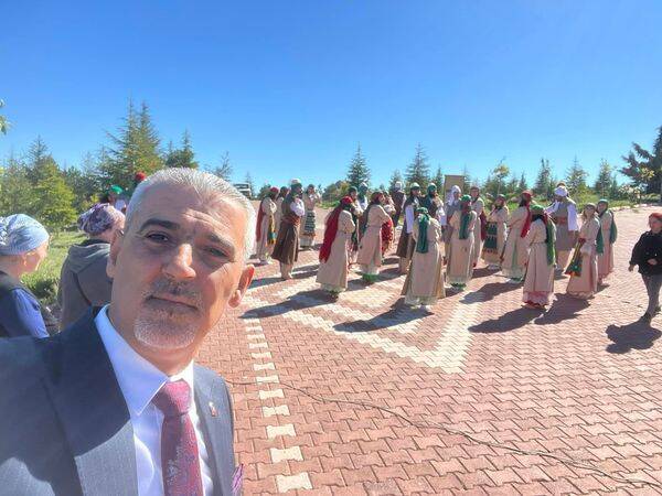 Mahzuni Baba’yı Görkemli Hatıralar’da Anmak İçin Çilehane’de Hazırlıklar Tamam.Tüm Mahzuni Severleri Bekliyoruz.