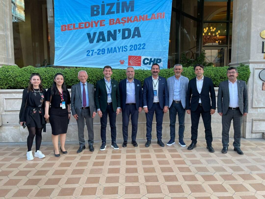 Geliyor Gelmekte Olan