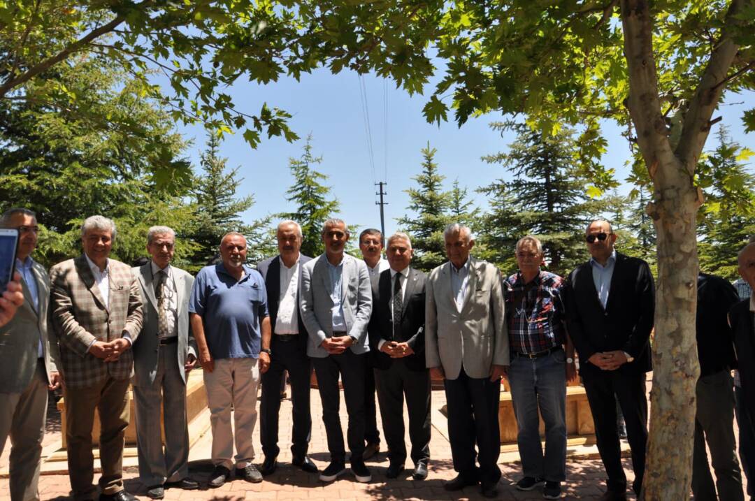 İlhan SELÇUK Turhan SELÇUK Saygıyla Andık