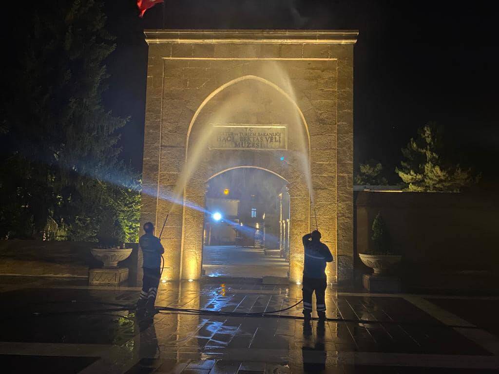 Her Şey Sevmek ve İnanmakla Başlar.