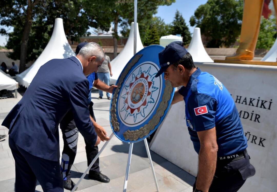 Etkinliklerimiz Atatürk Anıtına Çelenk Koyarak Başlamıştır.