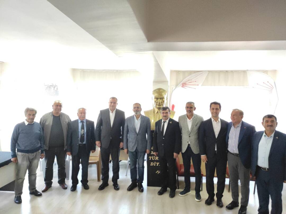 Geliyor Gelmekte Olan