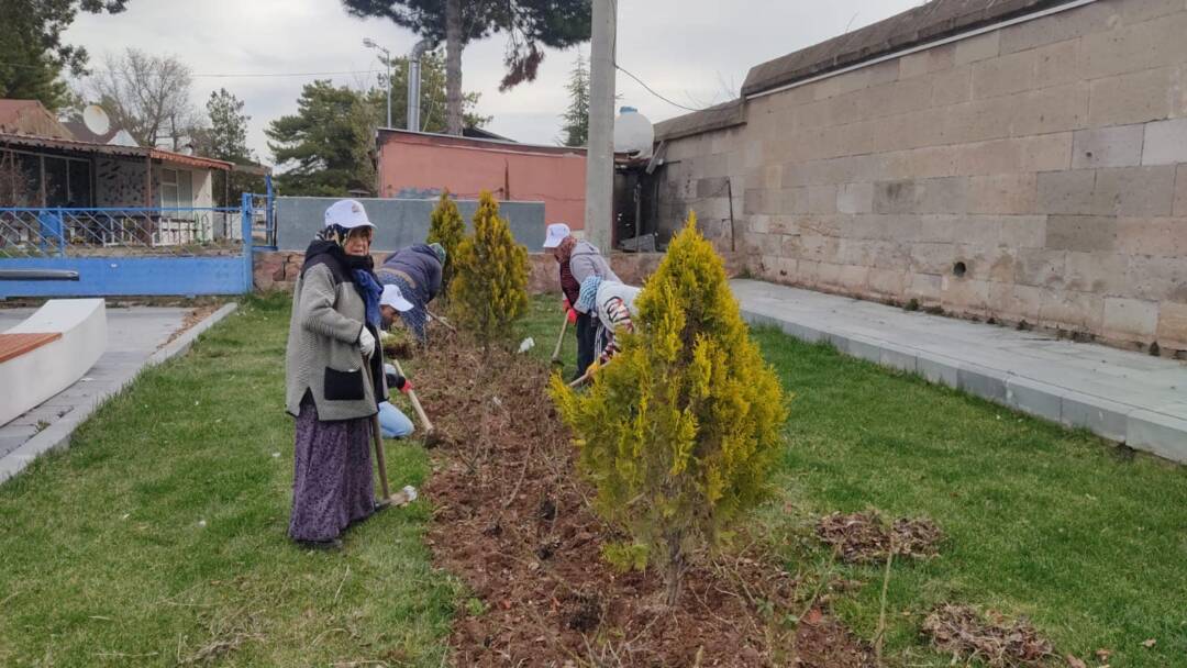 Her Şey Sevmek ve İnanmakla Başlar.