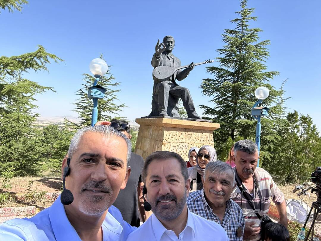 Mahzuni Babaya saygıyla.Halk Tv Serhan Asker’le Görkemli Hatıralar Başlıyor. İzlemeniz dileğiyle.