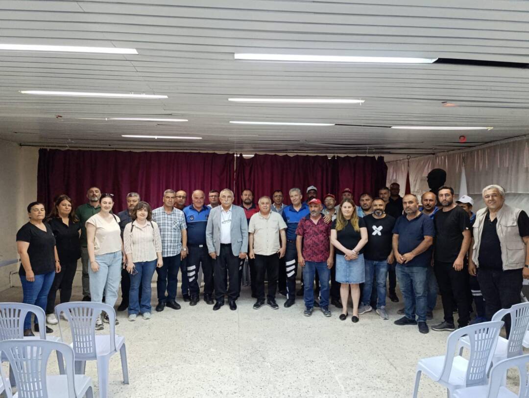 BİZ KOCAMAN BİR AİLEYİZ