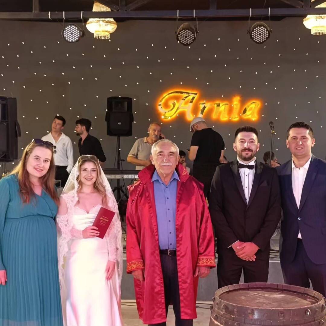 İrem ve Onat Çiftlerimize Bir Ömür Boyu Mutluluk, Sağlık ve Huzurlu Bir Ömür Geçirmeleri Dileğimle