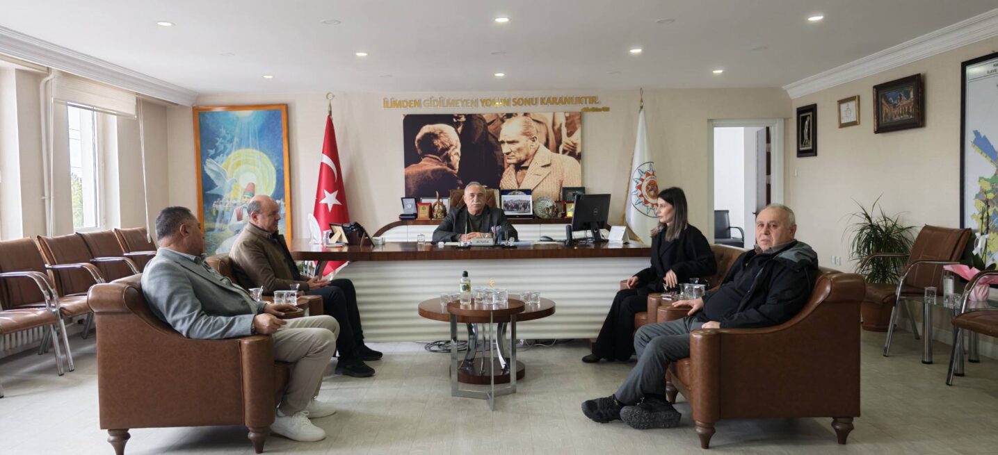 Nevşehir Pazarcılar Odası Başkanı Sayın Selim Özmen’i ve Hacıbektaş Esnaf, Sanatkârlar ve Ulaştırma Hizmetleri Esnaf Odası Başkanı Sayın Duygu Taşdemir’i belediyemizde misafir ettik.