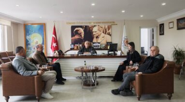 Nevşehir Pazarcılar Odası Başkanı Sayın Selim Özmen’i ve Hacıbektaş Esnaf, Sanatkârlar ve Ulaştırma Hizmetleri Esnaf Odası Başkanı Sayın Duygu Taşdemir’i belediyemizde misafir ettik.