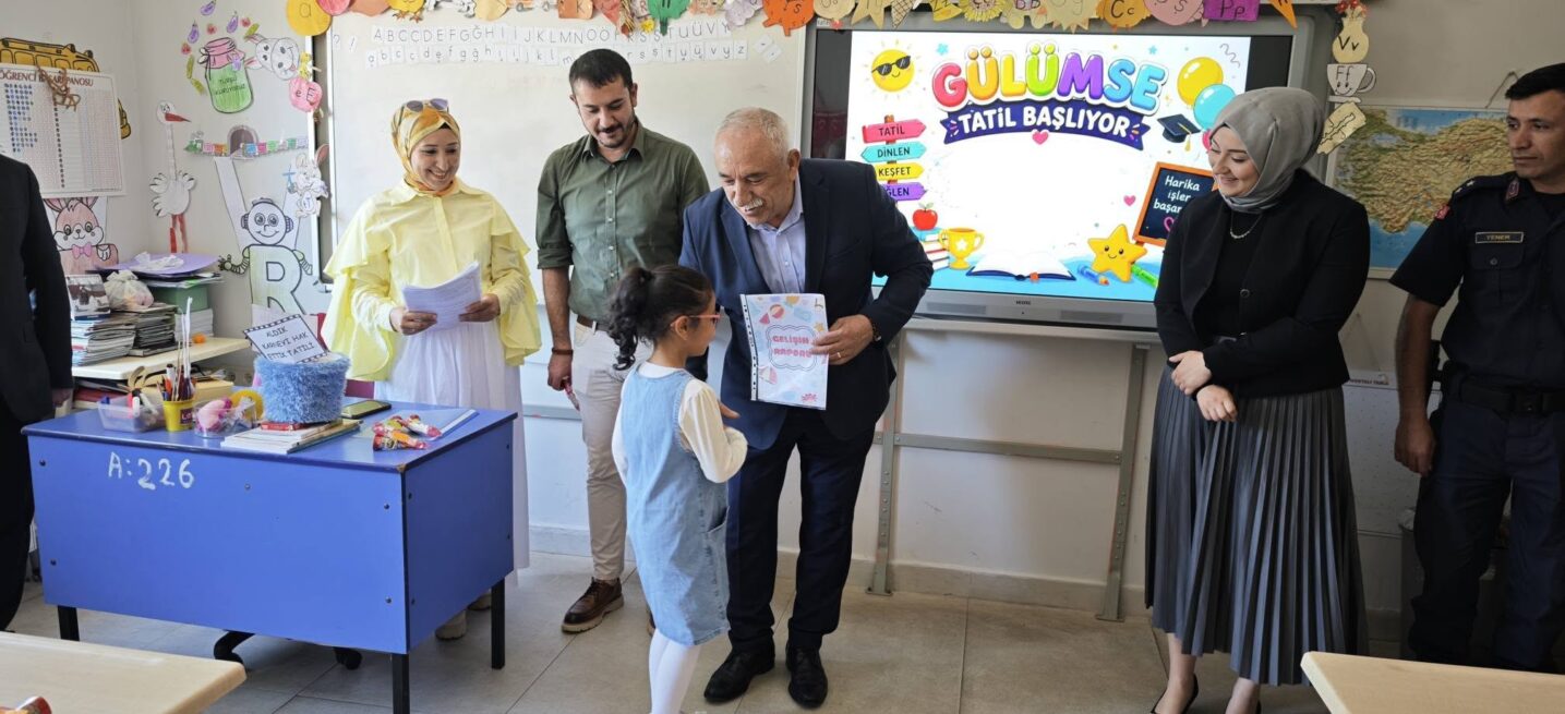 Geleceğimizin teminatı olan sevgili evlatlarımızın karne sevincine ortak olduk.