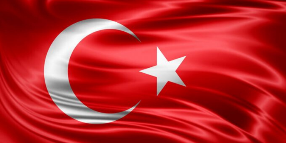 “Bayrak, bir ulusun onurudur.”