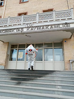 Dezenfekte çalışmalarına devam ediyor.