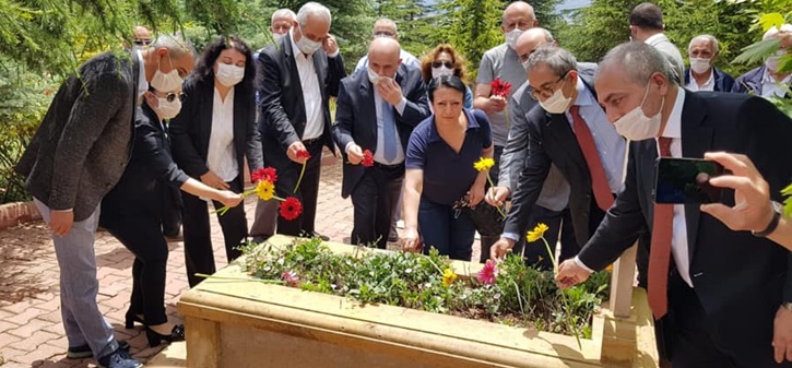 İlhan Selçuk ve Turhan Selçuk Kardeşleri Andık.