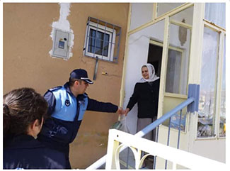 Sevgili büyüklerimiz siz evde kalın biz sizlerin emrinizdeyiz.